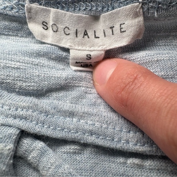 4/25$ Socialite V-Cut Light Blue Relaxed Fit Short Sleeve T-Shirt Womens Small - Picture 3 of 7